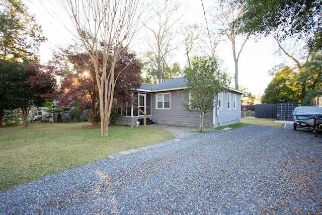 view of front facade with a front yard