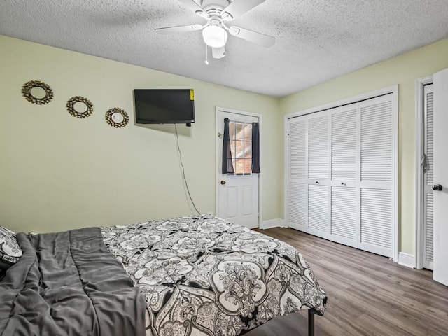 2271 Green Timbers Trl Unit B, Tallahassee, FL 32304 - bedroom with wood finished floors, a textured ceiling, and ceiling fan