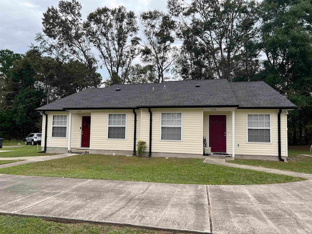 single story home featuring a front yard