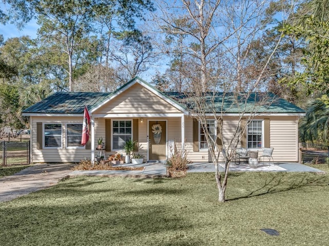 view of front of property with a front yard and covered porch