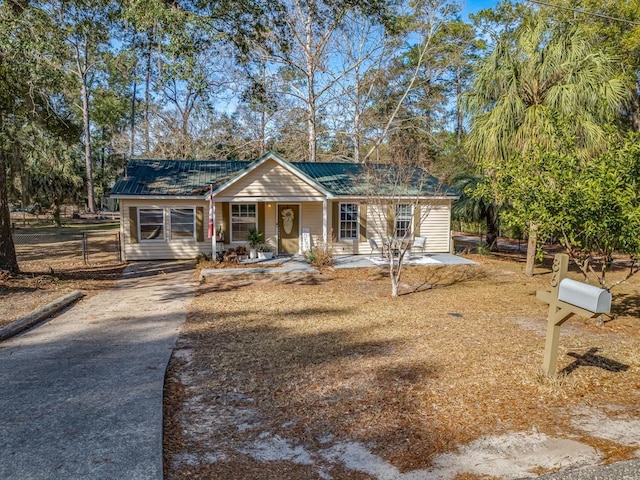 single story home featuring a porch