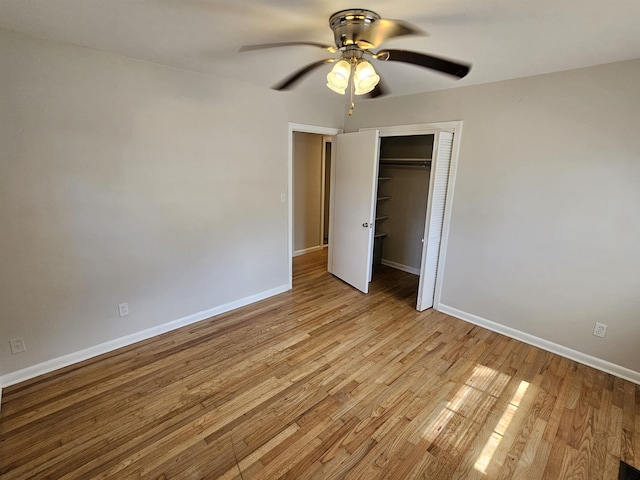 unfurnished bedroom featuring light wood finished floors, ceiling fan, baseboards, and a closet