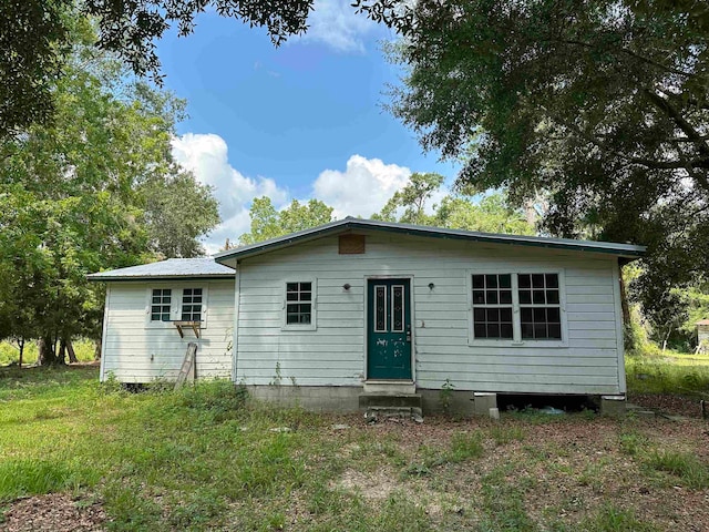 back of property with a lawn