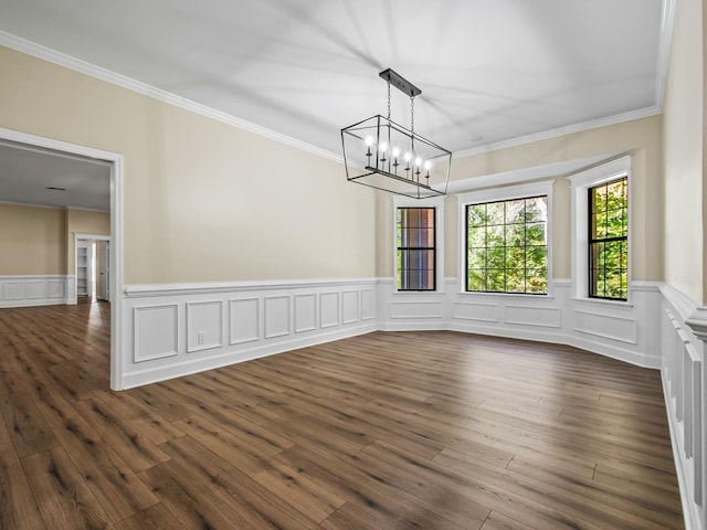 unfurnished dining area featuring ornamental molding, dark hardwood / wood-style flooring, and a notable chandelier