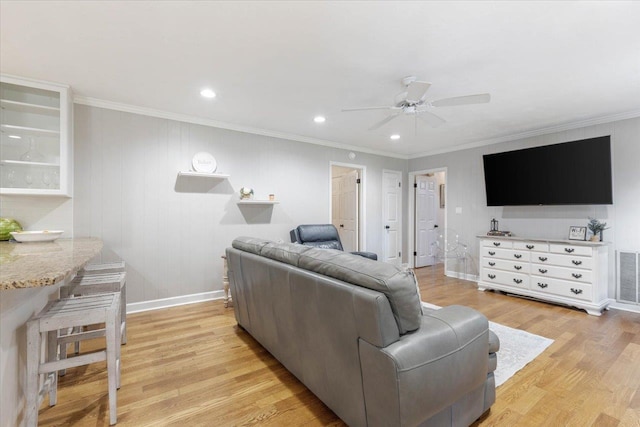 living room featuring light hardwood / wood-style flooring, ornamental molding, and ceiling fan