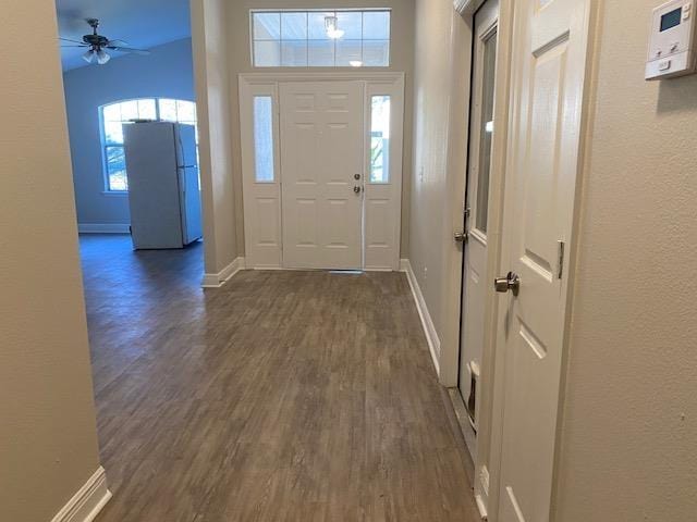 entrance foyer with dark wood-type flooring and ceiling fan