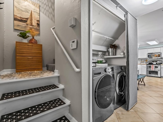 laundry room with light tile patterned flooring and independent washer and dryer