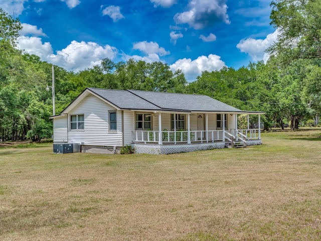 view of front of home featuring a porch and a front lawn