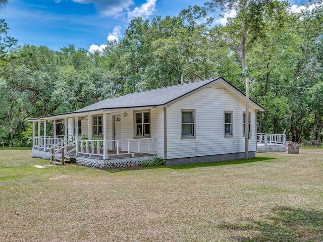 view of front of home with a porch and a front lawn