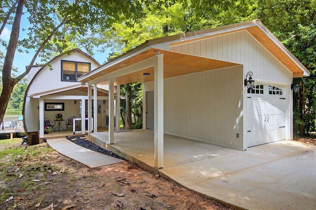 1645 Tallavana Trl, Havana, FL 32333 - garage featuring covered porch