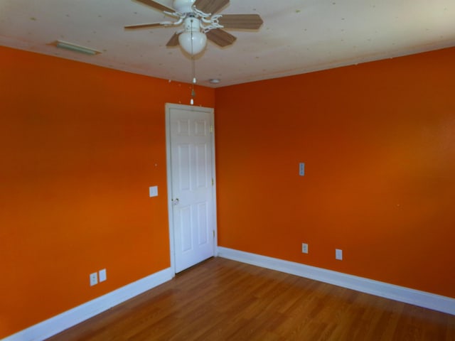 402 W Brent St, Chattahoochee, FL 32324 - unfurnished room with wood finished floors and ceiling fan