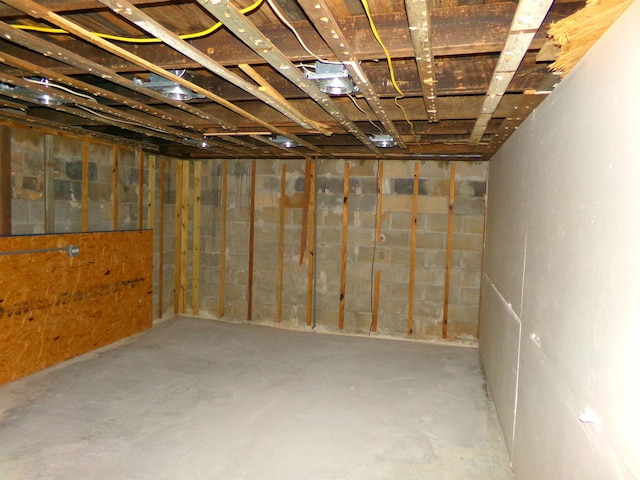 402 W Brent St, Chattahoochee, FL 32324 - view of unfinished below grade area