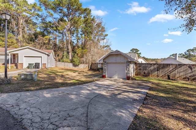 view of yard with a garage