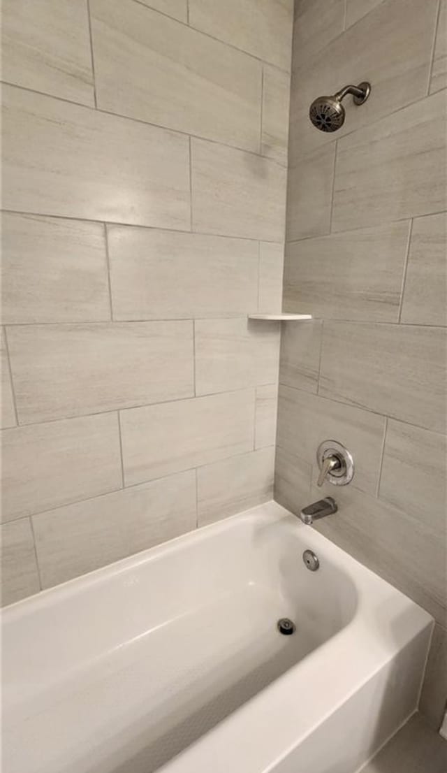 2585 Panther Creek Rd, Tallahassee, FL 32308 - full bathroom featuring shower / bathtub combination