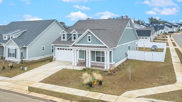 view of front facade featuring covered porch and a front lawn