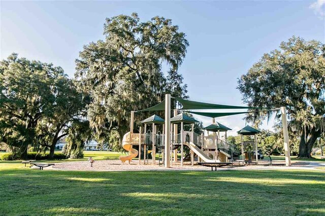 4270 Avon Park Cir, Tallahassee, FL 32311 - community playground featuring a yard