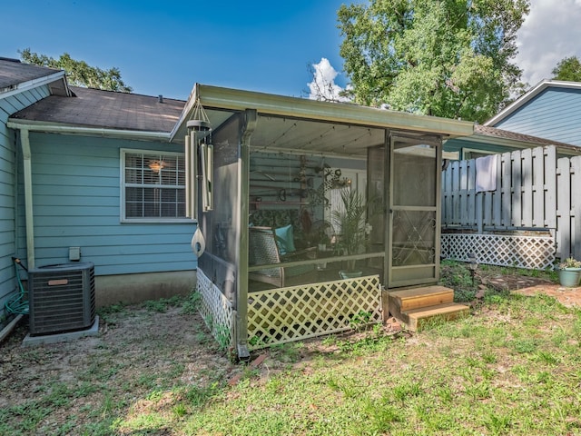 3104 Oak Hammock Ln Unit U, Tallahassee, FL 32301 - rear view of property with a sunroom and a shingled roof