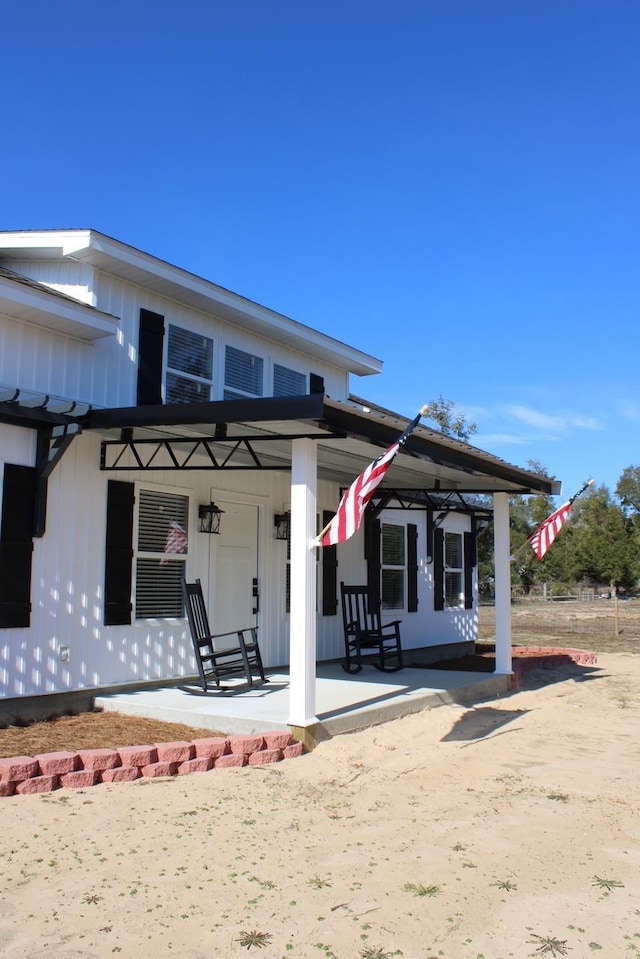 view of front of house featuring a porch