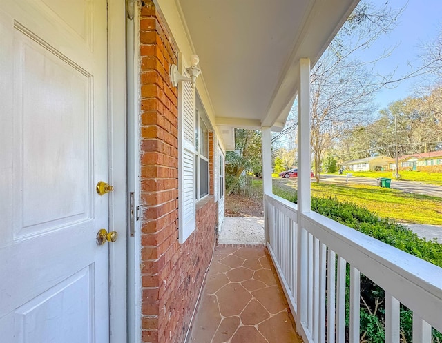 balcony featuring covered porch