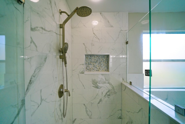 bathroom featuring a tile shower