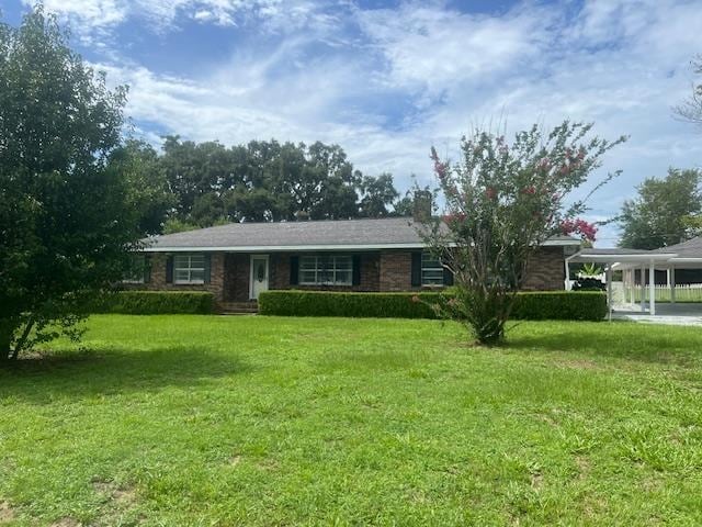 single story home featuring a front yard