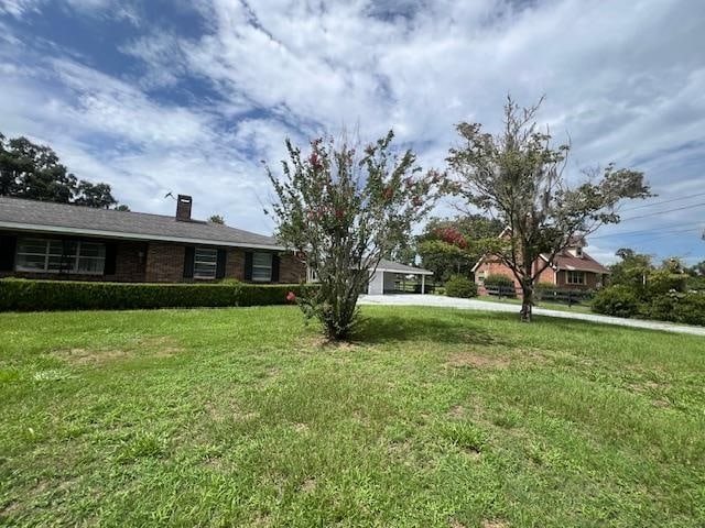 view of front of home with a front lawn