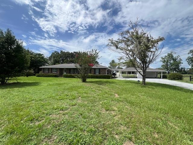 view of front of property with a front yard