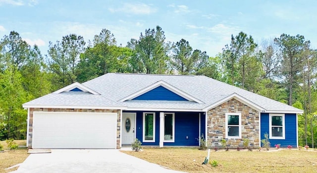 view of front facade featuring a garage