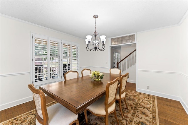 dining room featuring ornamental molding, dark hardwood / wood-style floors, and a notable chandelier