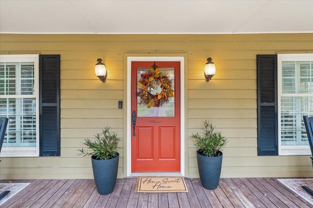 entrance to property with covered porch