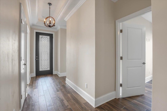 foyer featuring an inviting chandelier and crown molding