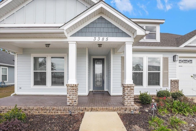 view of front of property with covered porch and a garage