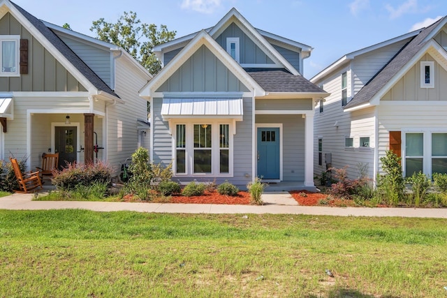 craftsman inspired home with a front lawn