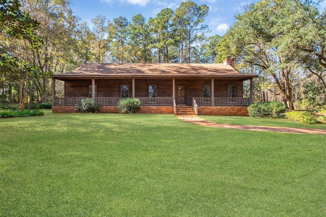 view of front of property featuring covered porch and a front lawn