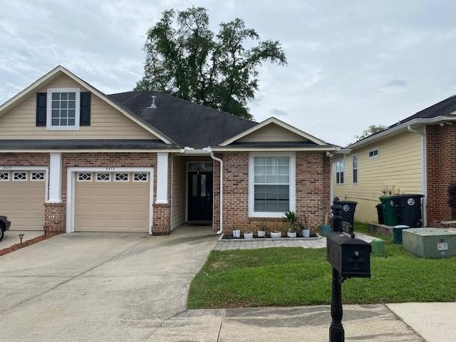 view of front of house featuring a front yard and a garage