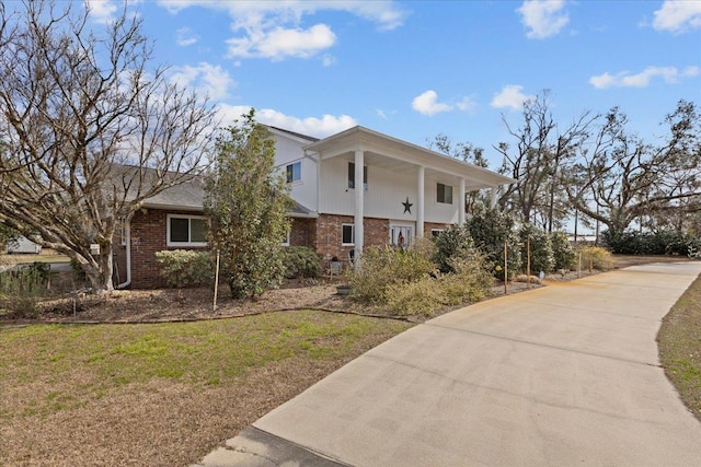 exterior space featuring a front yard