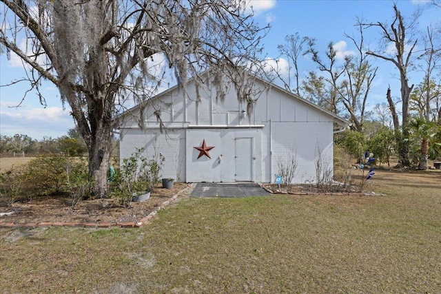 view of outbuilding featuring a yard