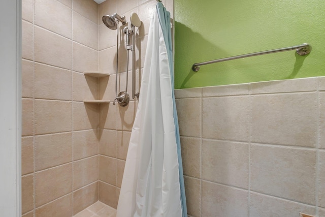 3514 Tullamore Ln, Tallahassee, FL 32309 - bathroom with tiled shower