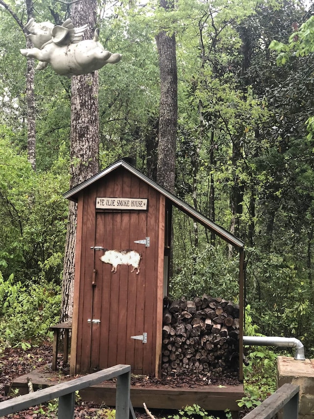 39 Wiregrass Ln, Quincy, FL 32351 - view of shed featuring a forest view
