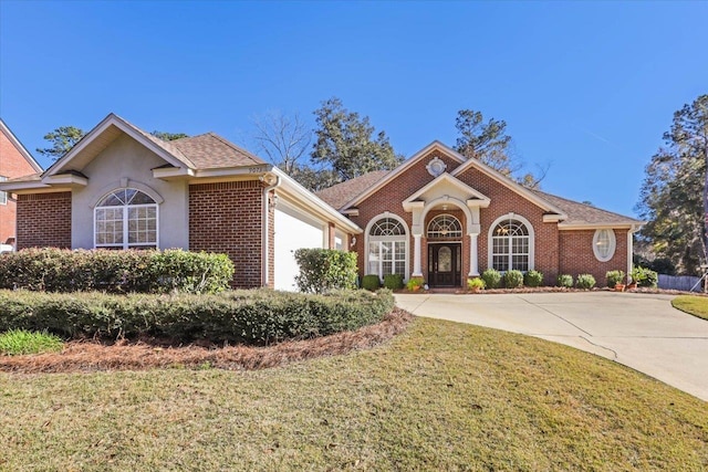 view of front of home featuring a front lawn