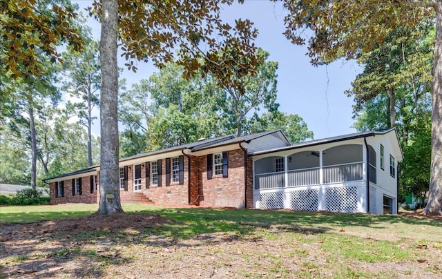 single story home with a front lawn, ceiling fan, and a porch