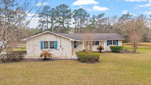 single story home with a front yard