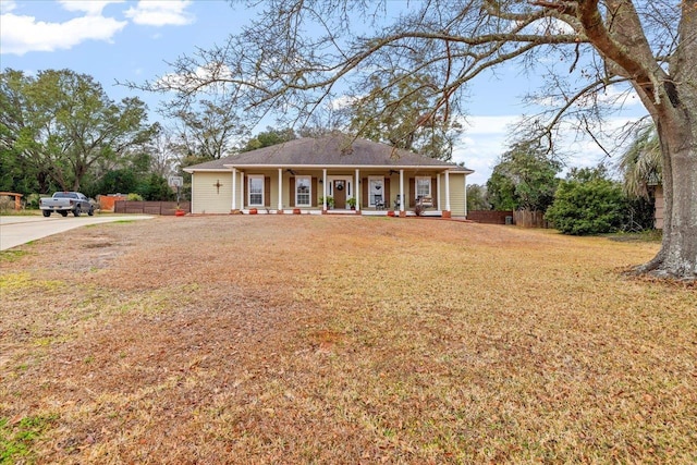 view of front of house featuring a front lawn and a porch