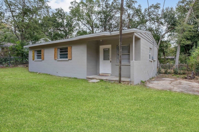 view of front of property with a front lawn