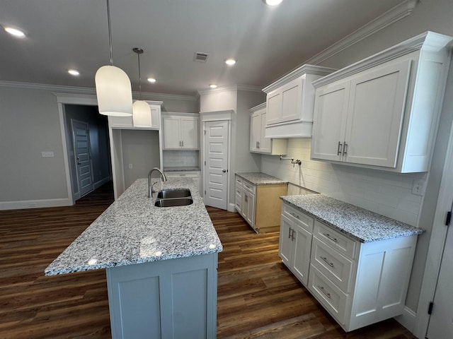 kitchen featuring crown molding, dark wood finished floors, visible vents, white cabinets, and a sink