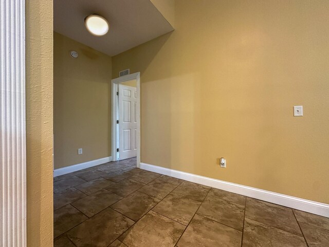 14135 98th St, Live Oak, FL 32060 - unfurnished room with baseboards and a smoke detector
