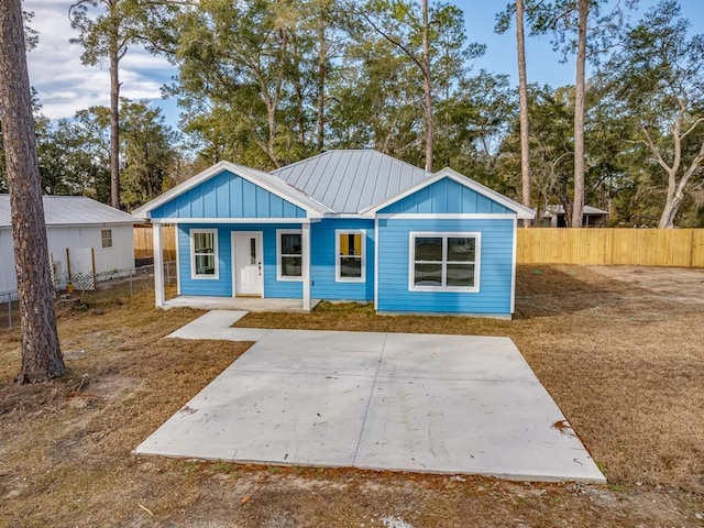 view of front of house with a porch