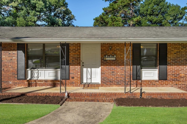 doorway to property with covered porch