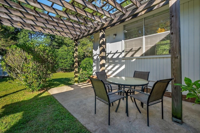 view of patio featuring a pergola