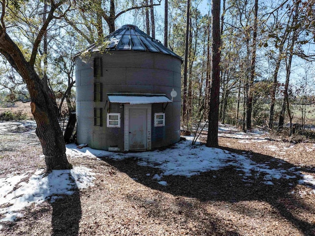 view of outbuilding